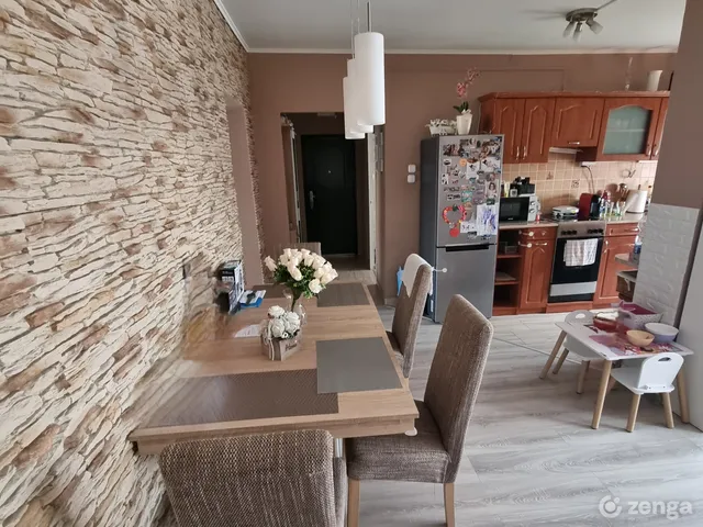 Eladó lakás Várpalota, Jókai utca 69 nm