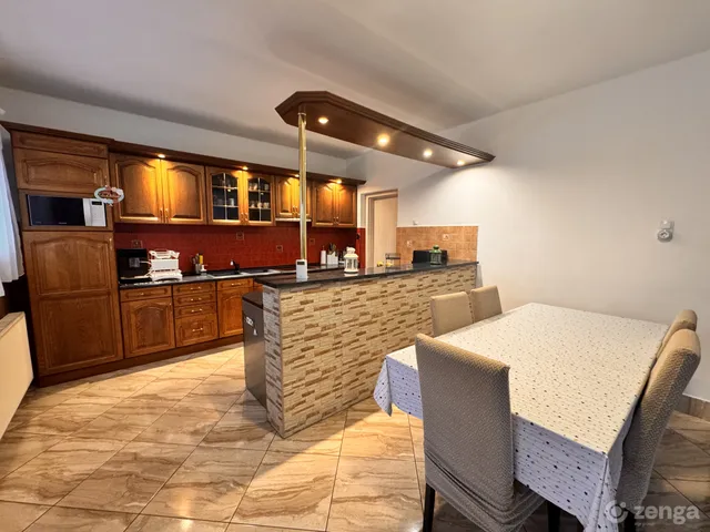 Eladó ház Üllő 218 nm