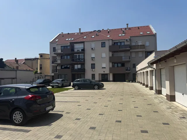 Eladó garázs Szeged, Pozsonyi Ignác utca 17 nm