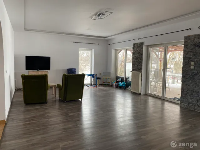 Eladó ház Zsombó 234 nm