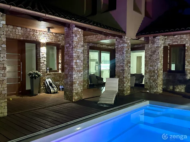 Eladó ház Szekszárd, Parászta 200 nm