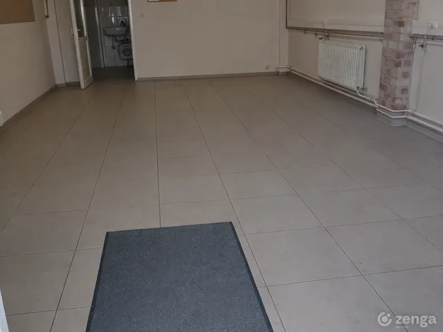 Kiadó kereskedelmi és ipari ingatlan Tatabánya, Bánhida 143 nm