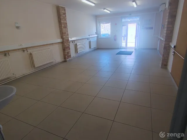 Kiadó kereskedelmi és ipari ingatlan Tatabánya, Bánhida, Dankó Pista 17 143 nm
