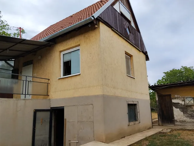 Eladó nyaraló Törökbálint 42 nm