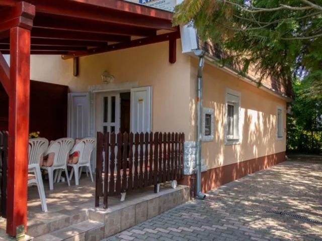 Eladó nyaraló Balatonfenyves 120 nm