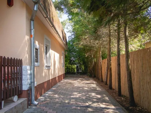 Eladó nyaraló Balatonfenyves 120 nm