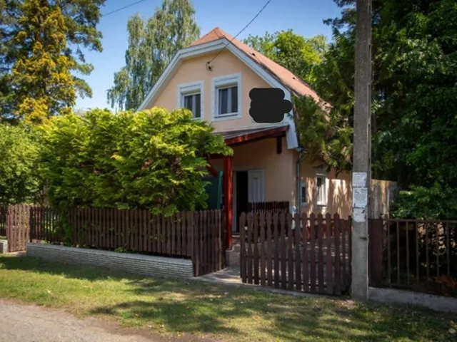 Eladó nyaraló Balatonfenyves 120 nm