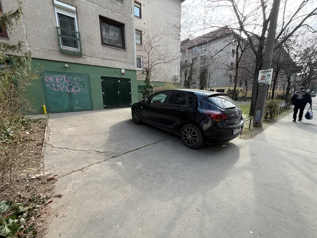 Eladó garázs Budapest IX. kerület, Középső Ferencváros 26 nm