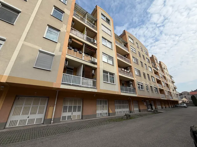 Eladó garázs Budapest VIII. kerület, Orczynegyed 27 nm