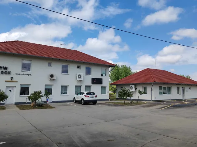 Eladó kereskedelmi és ipari ingatlan Röszke 15761 nm