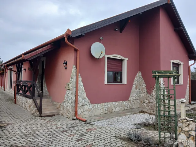 Eladó ház Hajdúsámson-Martinka 200 nm