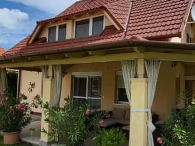 Eladó ház Balatonlelle, Zengő utca 200 nm