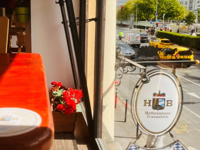 Eladó kereskedelmi és ipari ingatlan Budapest V. kerület, Sas utca 140 nm