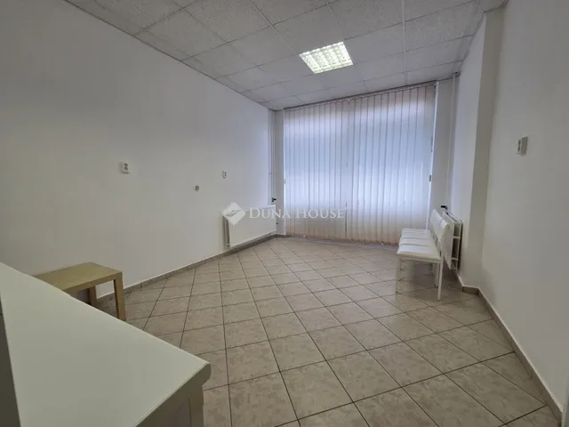 Eladó kereskedelmi és ipari ingatlan Szeged, Makkosház 71 nm