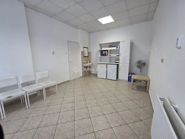 Eladó kereskedelmi és ipari ingatlan Szeged, Makkosház 71 nm