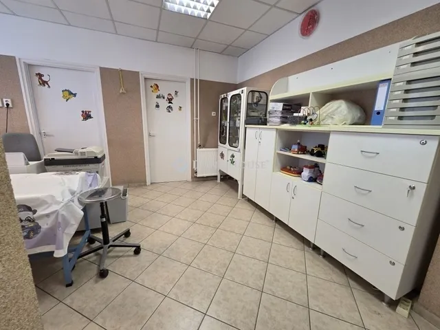 Eladó kereskedelmi és ipari ingatlan Szeged, Makkosház 71 nm