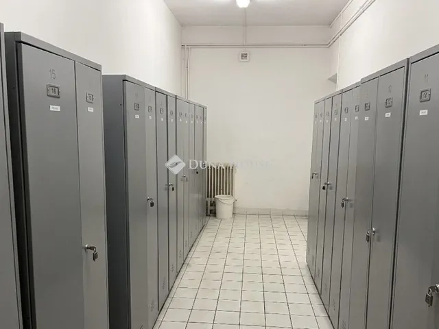 Kiadó kereskedelmi és ipari ingatlan Petőfibánya 1124 nm