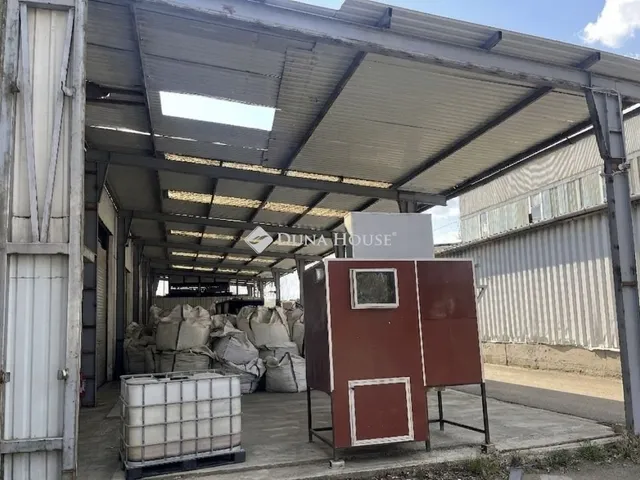 Kiadó kereskedelmi és ipari ingatlan Petőfibánya 1124 nm