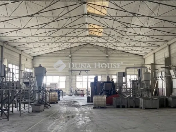 Kiadó kereskedelmi és ipari ingatlan Petőfibánya 1124 nm