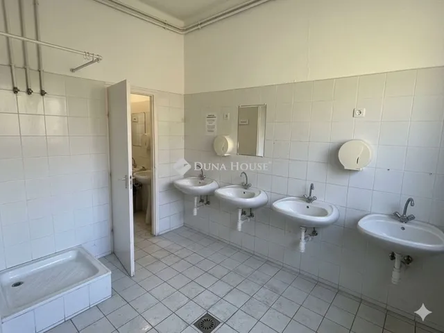 Kiadó kereskedelmi és ipari ingatlan Petőfibánya 1124 nm