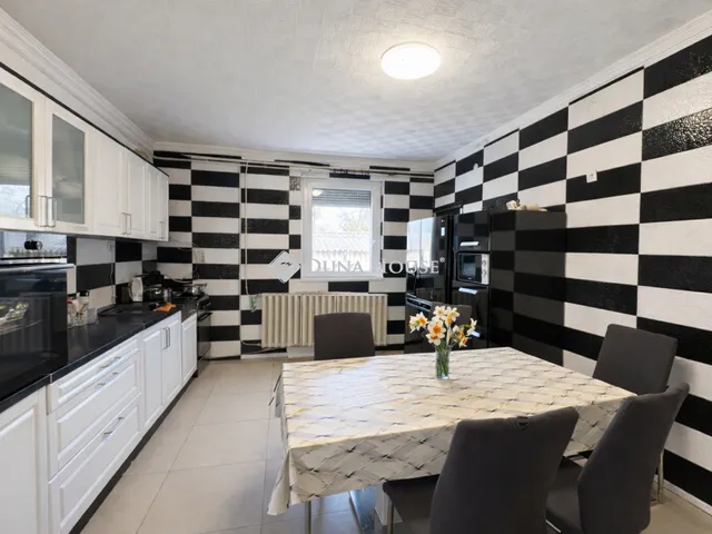 Eladó ház Baks 260 nm