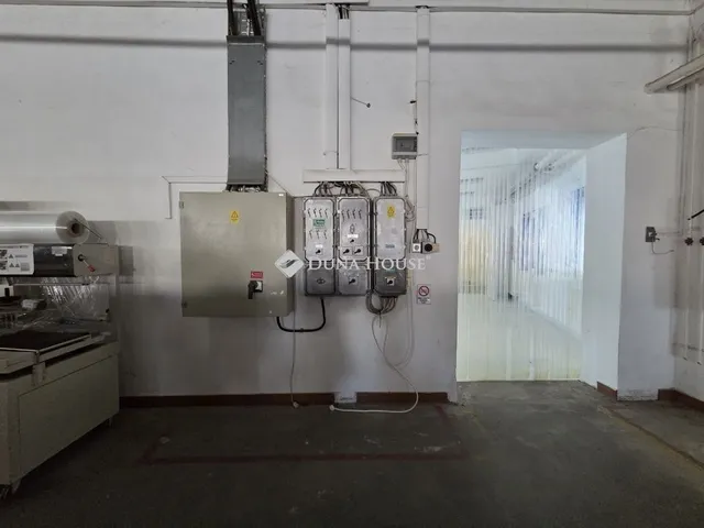 Eladó kereskedelmi és ipari ingatlan Szeged 6929 nm