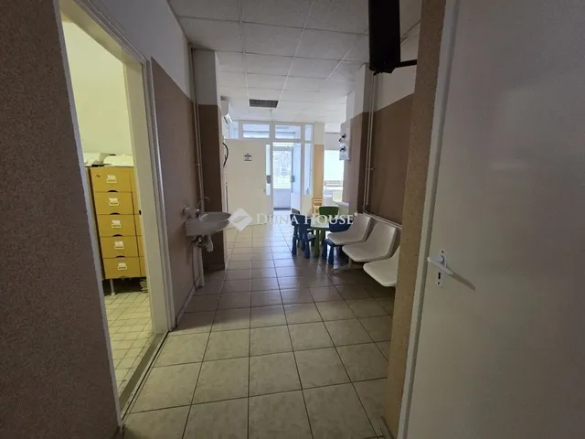 Eladó kereskedelmi és ipari ingatlan Szeged 35 nm