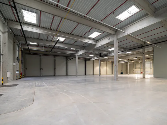 Kiadó kereskedelmi és ipari ingatlan Budapest XV. kerület 2175 nm