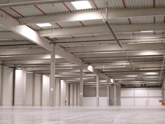 Kiadó kereskedelmi és ipari ingatlan Budapest XV. kerület 2175 nm