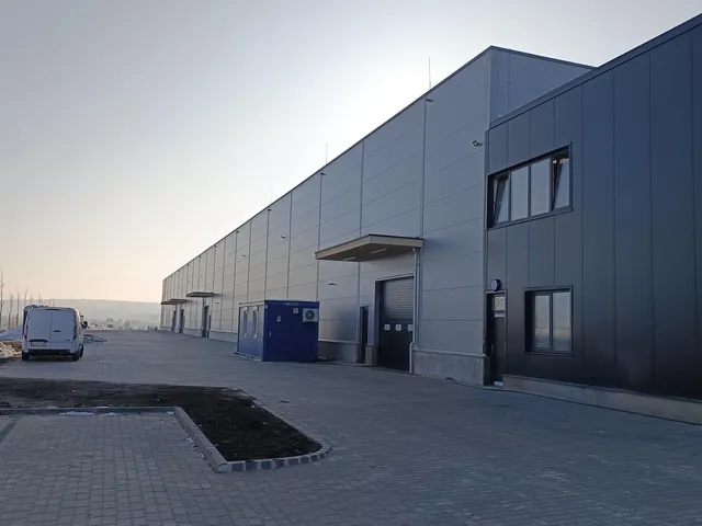 Kiadó kereskedelmi és ipari ingatlan Pomáz 500 nm