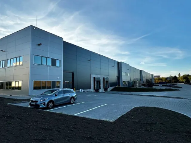 Kiadó kereskedelmi és ipari ingatlan Törökbálint 1885 nm