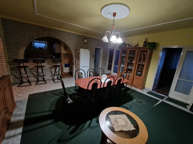 Eladó kereskedelmi és ipari ingatlan Nyíregyháza 245 nm