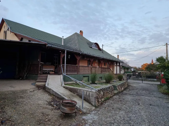 Eladó kereskedelmi és ipari ingatlan Nyíregyháza 245 nm