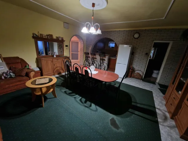 Eladó kereskedelmi és ipari ingatlan Nyíregyháza 245 nm