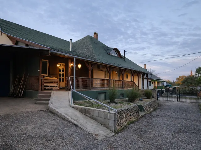 Eladó kereskedelmi és ipari ingatlan Nyíregyháza 245 nm