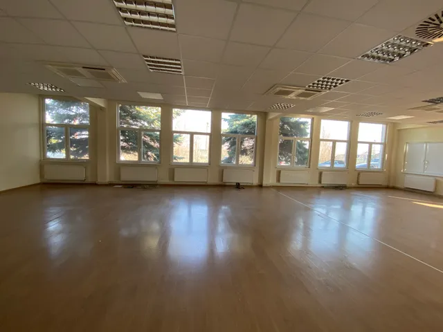 Kiadó kereskedelmi és ipari ingatlan Budapest X. kerület 162 nm