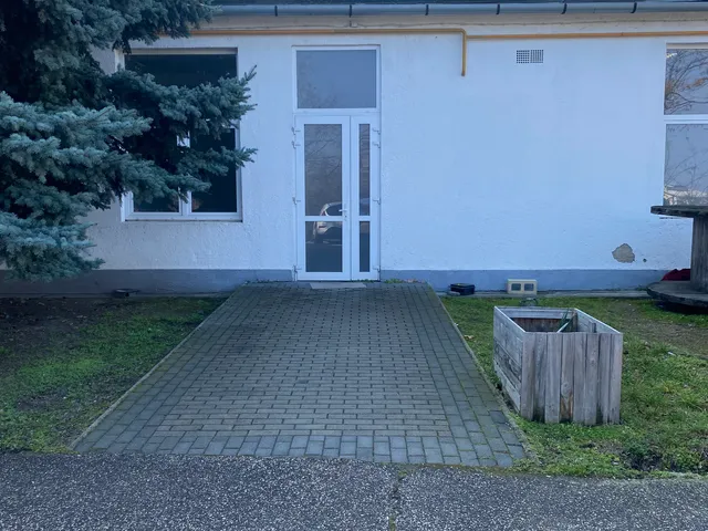 Kiadó kereskedelmi és ipari ingatlan Budapest X. kerület 162 nm