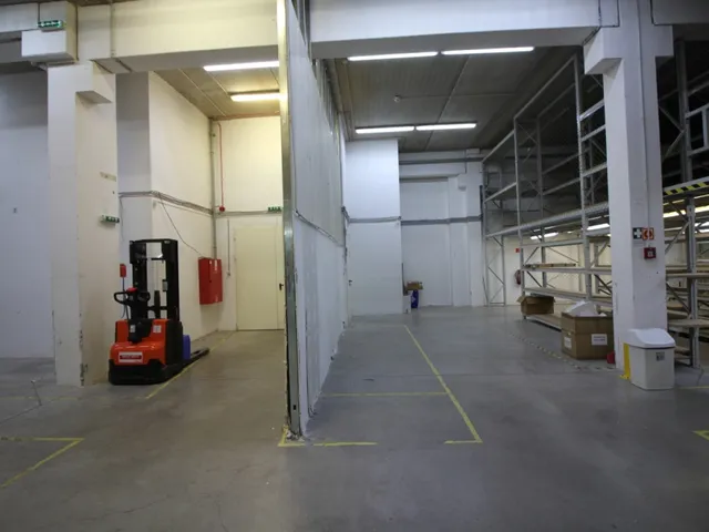 Kiadó kereskedelmi és ipari ingatlan Budapest IV. kerület 303 nm