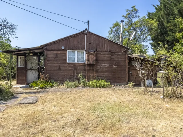 Eladó üdülő és hétvégi ház Budapest XI. kerület, Kamaraerdő 45 nm