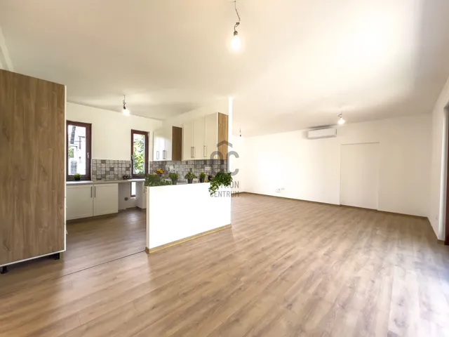 Kiadó ház Biatorbágy 165 nm