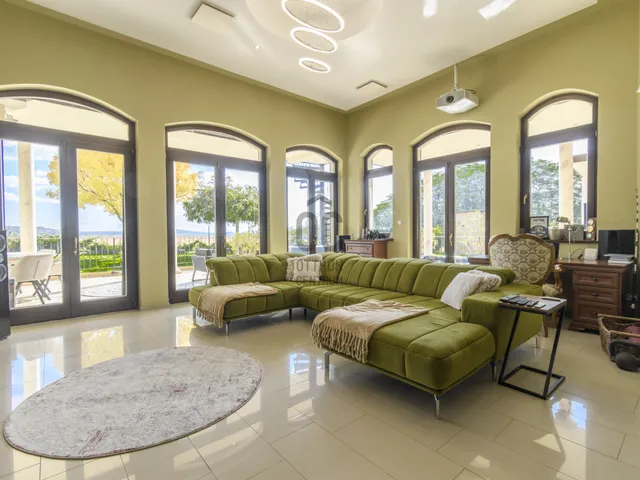 Eladó ház Budajenő 321 nm