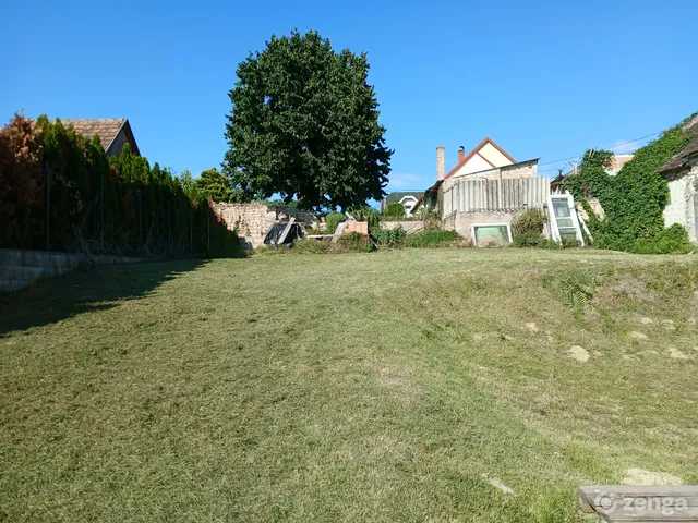 Eladó telek Nemesvámos, Kossuth L. u.  827 nm