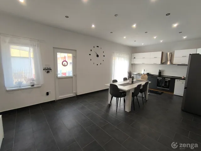 Eladó ház Cegléd, Akácos utca 104 nm