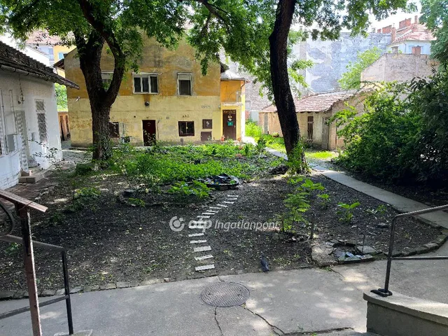 Eladó kereskedelmi és ipari ingatlan Szeged 42 nm
