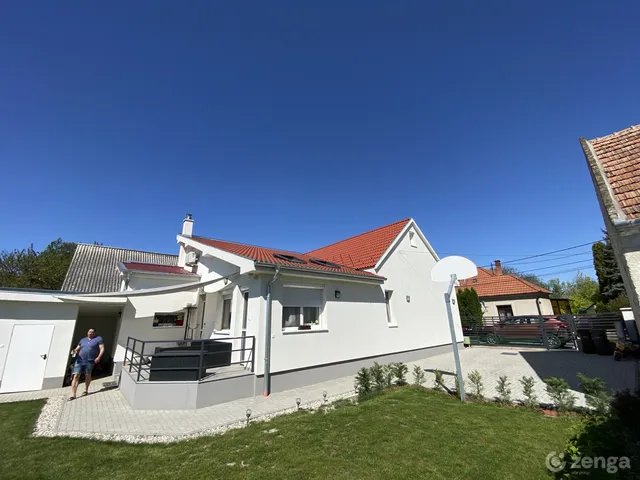 Eladó ház Győr, Új sor 97 nm