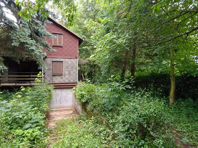Eladó telek Remeteszőlős 744 nm