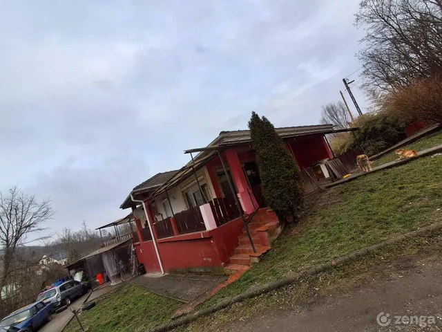 Eladó ház Karancsalja, Mikszáth út 33  270 nm