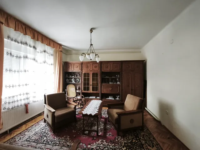 Eladó ház Kaposvár, Laborfalvi Róza utca 143 nm