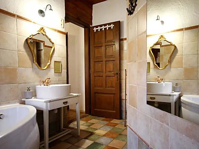 Eladó kereskedelmi és ipari ingatlan Lesencetomaj 720 nm