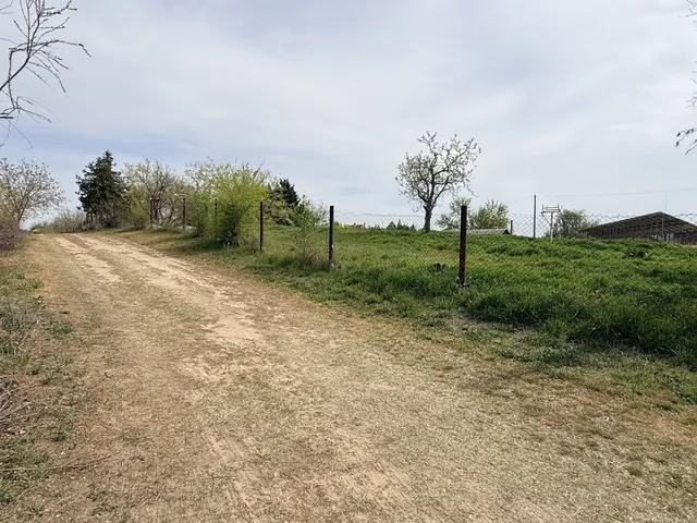 Eladó telek Taksony 2555 nm